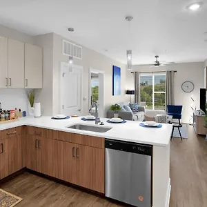  Apartment The Hendrix W/pool & Free Parking United States